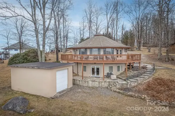 100 Fawns Rest RD, Black Mountain, NC 28711