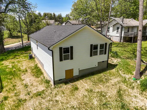 168 Lower Edgewood RD, Candler, NC 28715