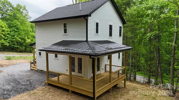 215 Whitaker RD, Fairview, NC 28730