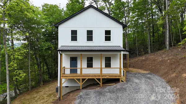 215 Whitaker RD, Fairview, NC 28730