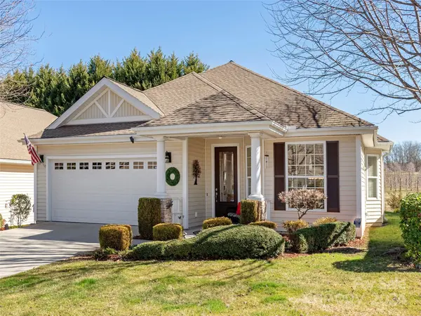 8 Eagle Creek TRL N, Flat Rock, NC 28731