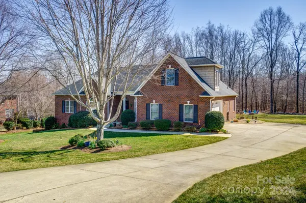6316 Dwayne Starnes DR, Hickory, NC 28602