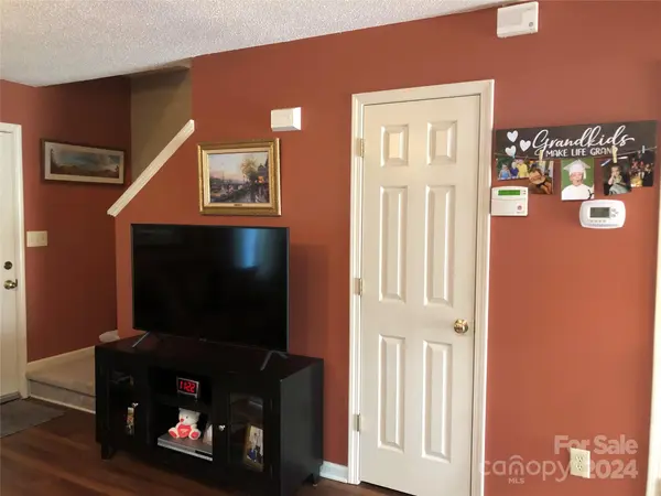 1096 22nd ST NE #305, Hickory, NC 28601