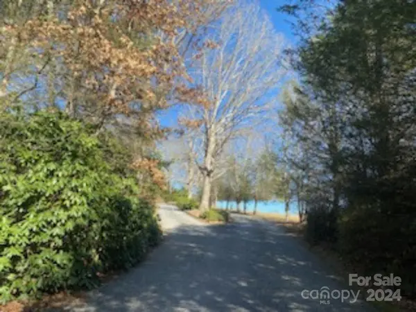 99999 Four Oaks DR, Arden, NC 28704