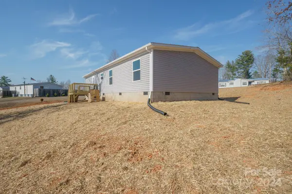 3891 Goshawk DR, Lenoir, NC 28645