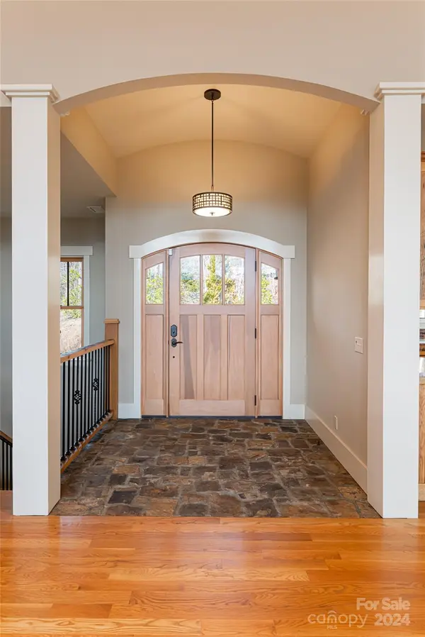 28 Galax LN, Black Mountain, NC 28711