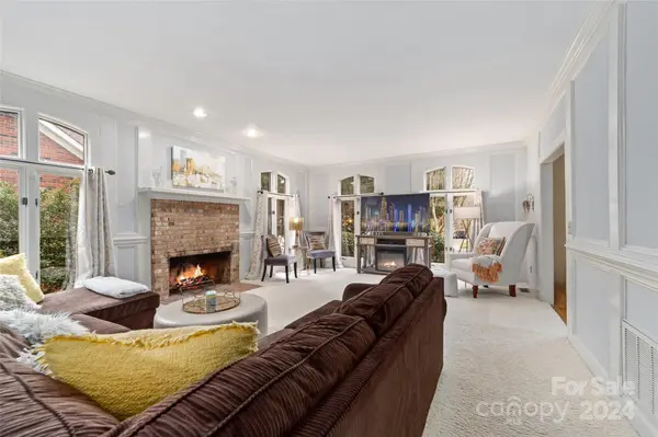 117 N Brackenbury LN, Charlotte, NC 28270