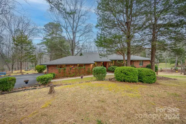 186 Catherine DR,  Columbus,  NC 28722