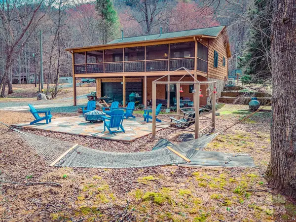 2761 Green River Cove RD, Saluda, NC 28773