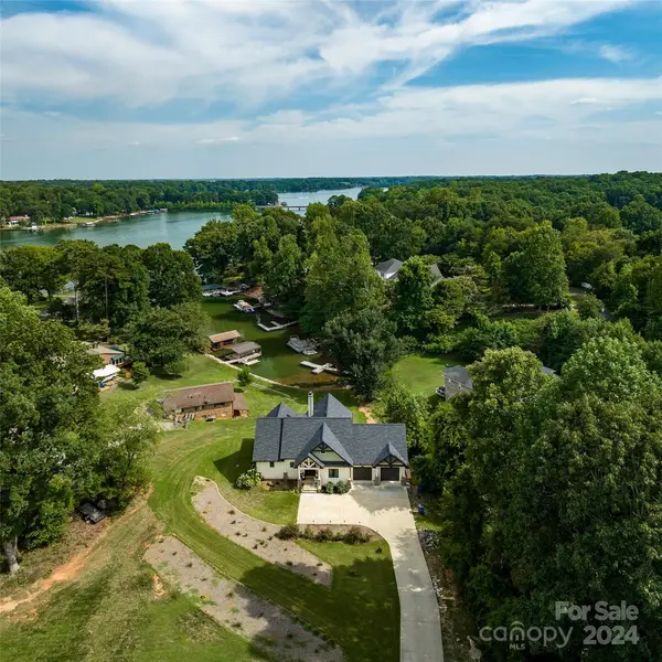 7379 Gabriel ST, Sherrills Ford, NC 28673