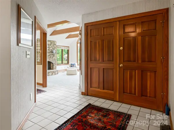 10 Windsong DR, Fairview, NC 28730