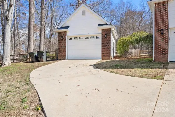 1233 Waterford DR, Lincolnton, NC 28092