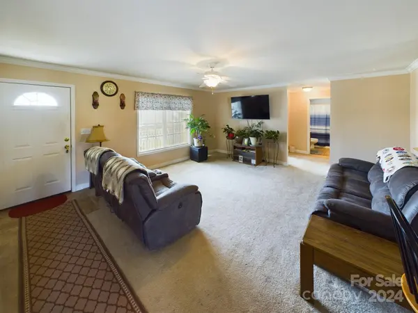 6052 Pointe West LN, Vale, NC 28168