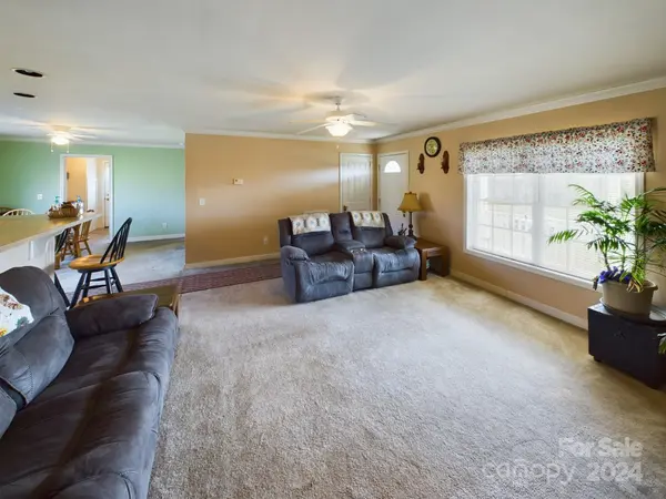 6052 Pointe West LN, Vale, NC 28168