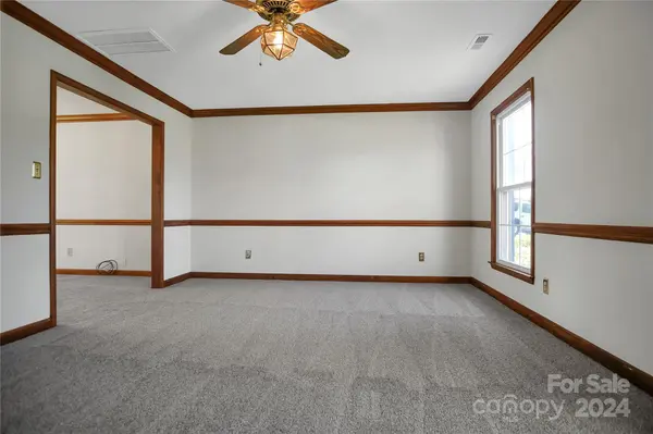2041 Snowbird LN, Gastonia, NC 28056