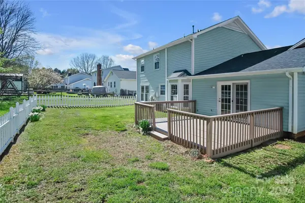 2041 Snowbird LN, Gastonia, NC 28056