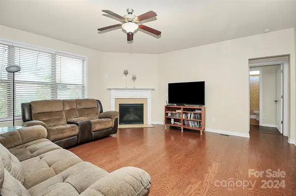 7260 Baybrooke LN, Harrisburg, NC 28075