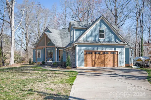8001 Golf Course DR, Denver, NC 28037