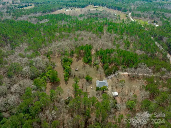 2324 Dekalb RD, Camden, SC 29020