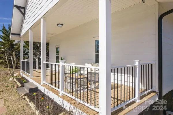 90 Falls AVE, Granite Falls, NC 28630
