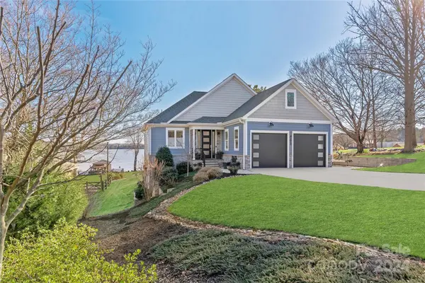 4293 Harbor LN, Sherrills Ford, NC 28673