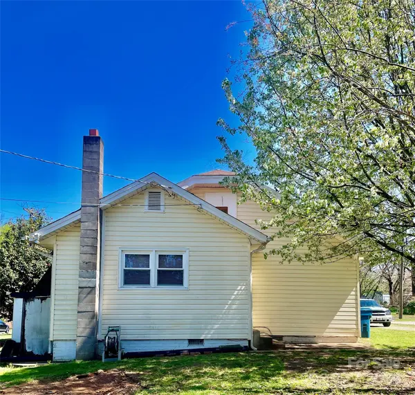 135 14th ST NW, Hickory, NC 28601