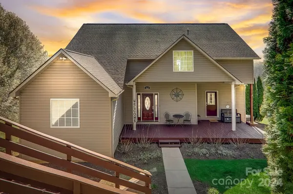 168 Greens View DR, Horse Shoe, NC 28742
