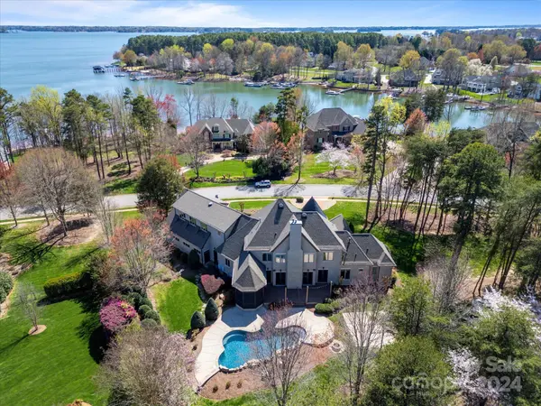 252 Milford CIR, Mooresville, NC 28117