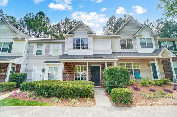 10158 Forest Landing DR, Charlotte, NC 28213