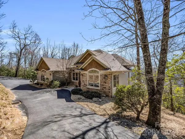 343 Lost Cabin DR, Mills River, NC 28759