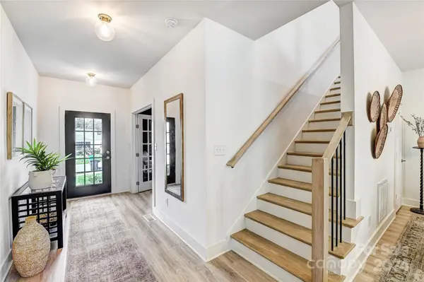 526 Seldon DR, Charlotte, NC 28216