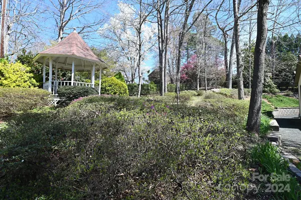 122 35th AVE NW, Hickory, NC 28601