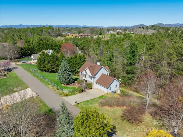 20 Autumn Hills DR, Weaverville, NC 28787