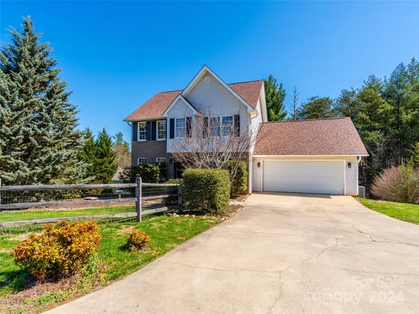 20 Autumn Hills DR, Weaverville, NC 28787