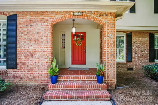 1128 Crestbrook DR, Charlotte, NC 28211