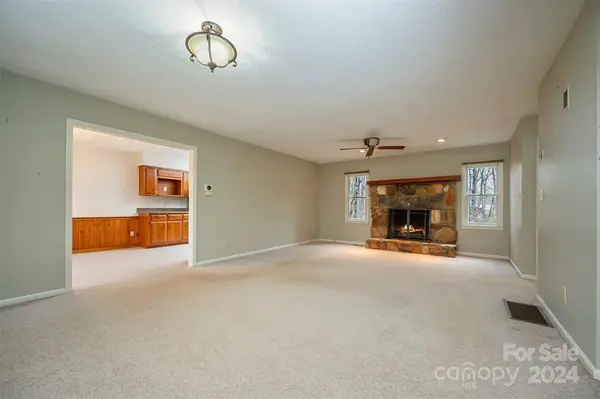 158 Mallard DR, Columbus, NC 28722