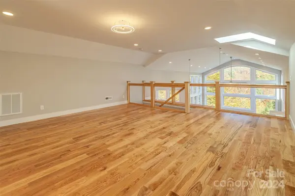 39 Al Dorf DR, Weaverville, NC 28787