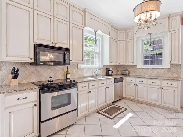 8 7th AVE NE, Hickory, NC 28601