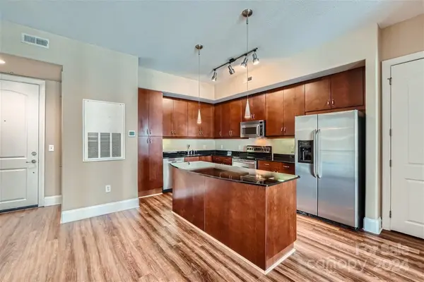 4625 Piedmont Row DR #411, Charlotte, NC 28210