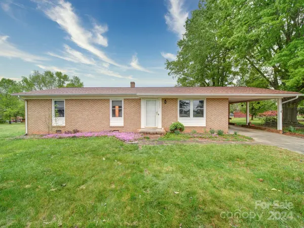 2227 Woodhurst LN, Albemarle, NC 28001