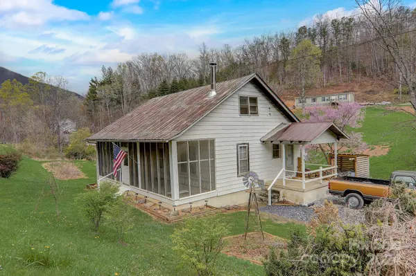 261 Russell Cove RD, Waynesville, NC 28785