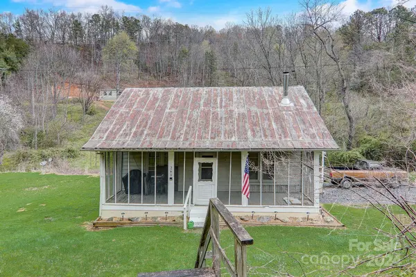 261 Russell Cove RD, Waynesville, NC 28785