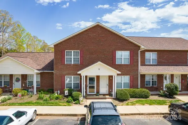 102 Brandywine DR NE #V2, Conover, NC 28613
