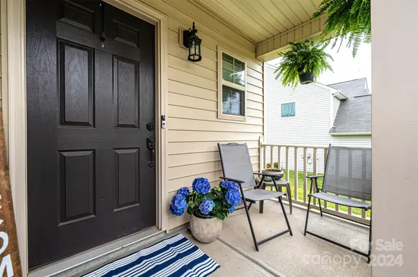 5033 Broad Leaf CT, Dallas, NC 28034