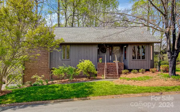 504 Brighton View LN, Winston Salem, NC 27104