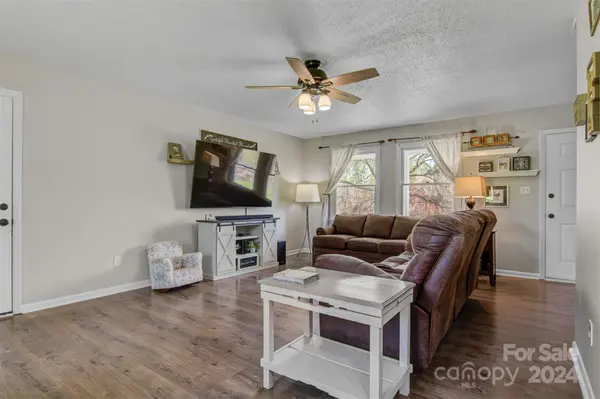 1511 Old Carriage DR, Newton, NC 28658