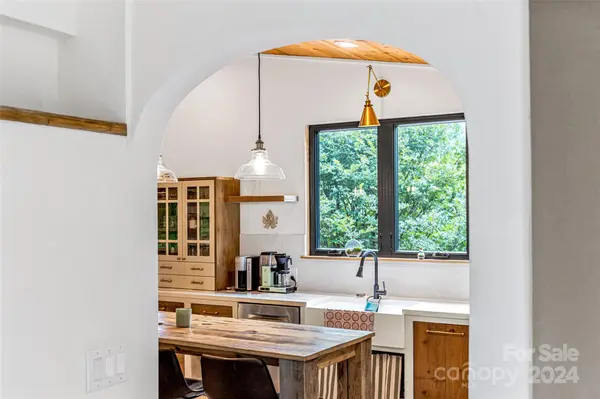 4 Libby DR, Weaverville, NC 28787