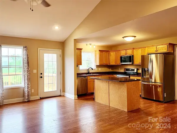404 Stable Brook LN, Taylorsville, NC 28681