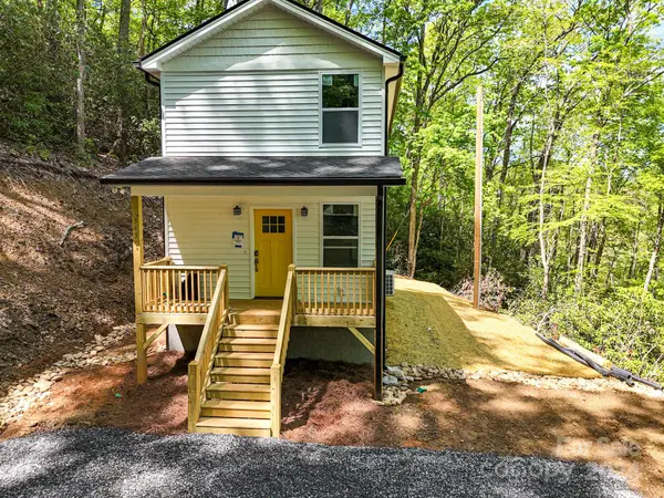 343 Garren Creek RD, Fairview, NC 28730