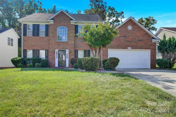 10300 Fairbourne CT, Charlotte, NC 28269